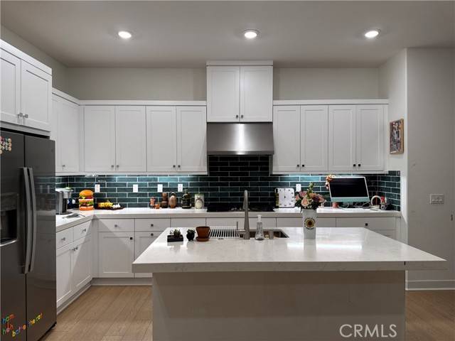 Irvine, CA 92618,105 Sash