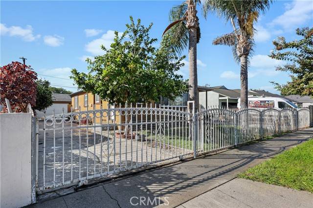 Compton, CA 90221,1620 E McMillan