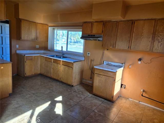 Ontario, CA 91762,827 N Jasmine