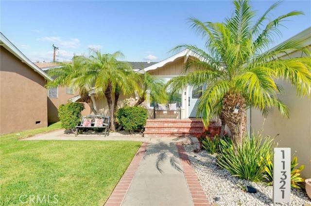 Lakewood, CA 90715,11321 212th