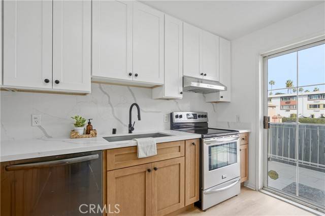 Van Nuys (los Angeles), CA 91406,15920 Sherman Way #8