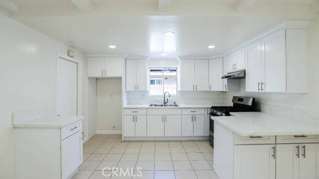 Santa Ana, CA 92704,2910 W Cubbon