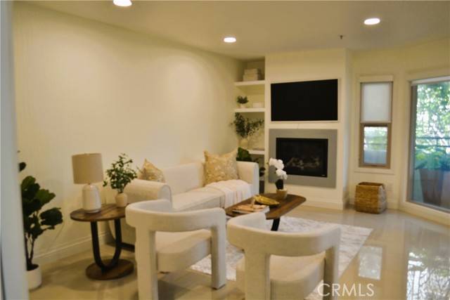 Newport Beach, CA 92663,260 Cagney Lane #105