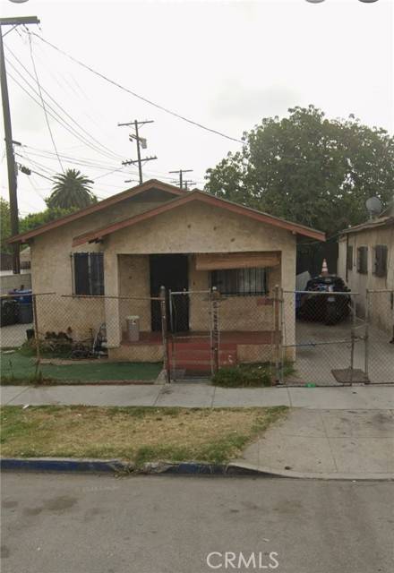 Los Angeles, CA 90058,5746 Holmes Avenue