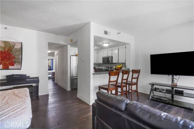Long Beach, CA 90802,730 W 4th Street #318