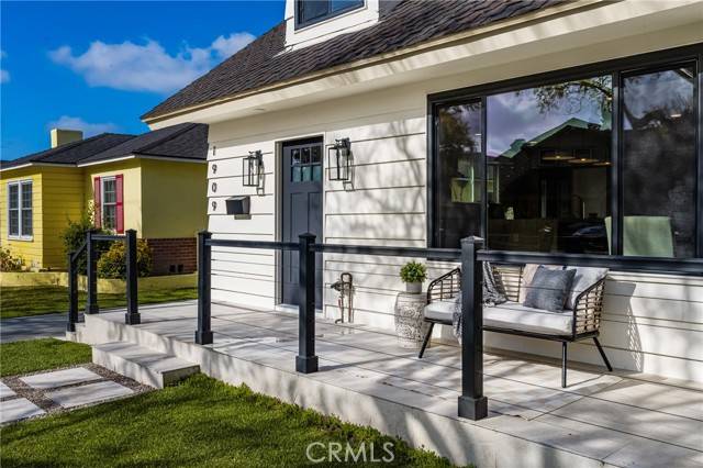 Long Beach, CA 90815,1909 Montair Avenue