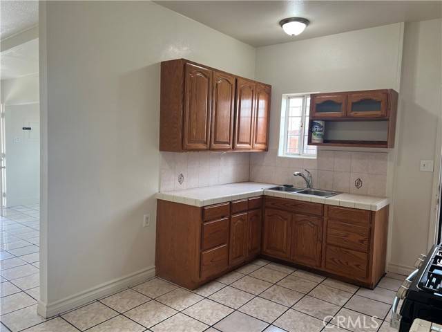 Los Angeles, CA 90044,10712 S Hoover Street #A