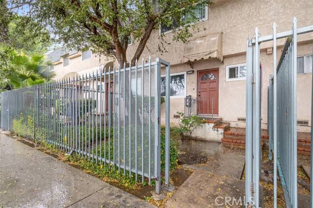 Northridge (los Angeles), CA 91325,17041 Roscoe Blvd. #4
