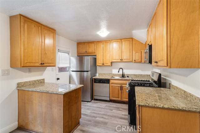 Northridge (los Angeles), CA 91325,17041 Roscoe Blvd. #4