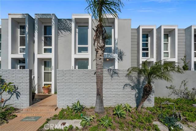 Huntington Beach, CA 92649,4001 Warner