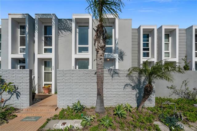 Huntington Beach, CA 92649,4001 Warner