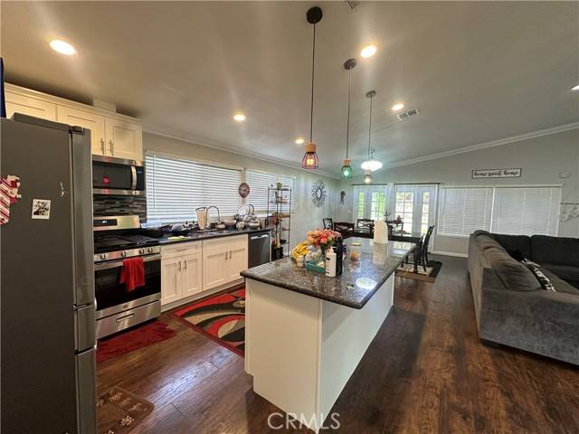Placentia, CA 92870,2114 Traynor