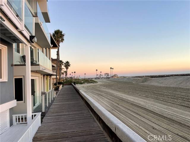 Long Beach, CA 90803,6807 E Seaside Walk