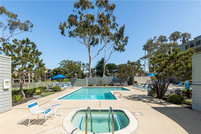 Redondo Beach, CA 90277,250 The Village #108