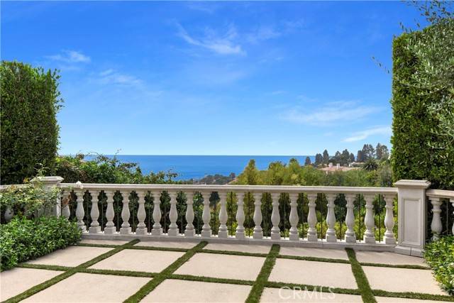 Palos Verdes Estates, CA 90274,1425 Via Galicia