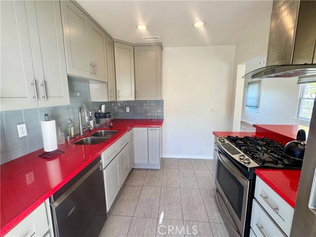 North Hollywood (los Angeles), CA 91606,6664 Ensign Avenue