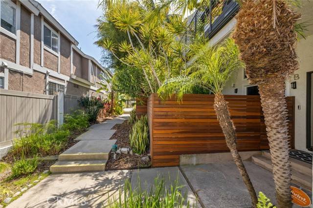 Redondo Beach, CA 90278,2108 Rockefeller Lane #B