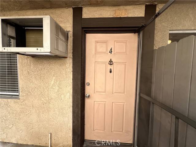 Van Nuys (los Angeles), CA 91411,14817 Sylvan Street #4