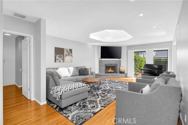 Long Beach, CA 90815,6860 E Roxanne Way