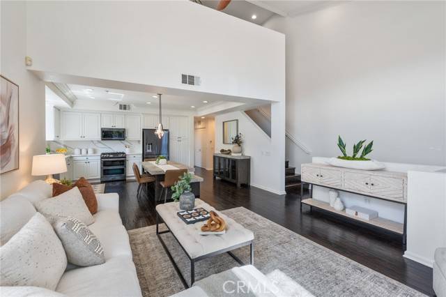 Hawthorne, CA 90250,5547 Strand #101