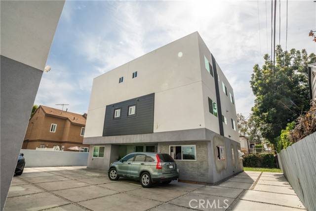 North Hollywood (los Angeles), CA 91605,6937 Simpson Avenue