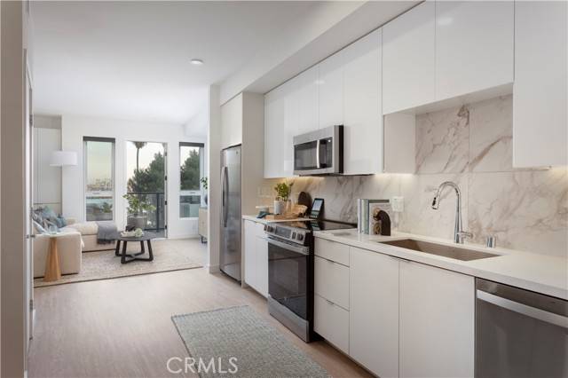 San Pedro (los Angeles), CA 90731,551 S Harbor #403