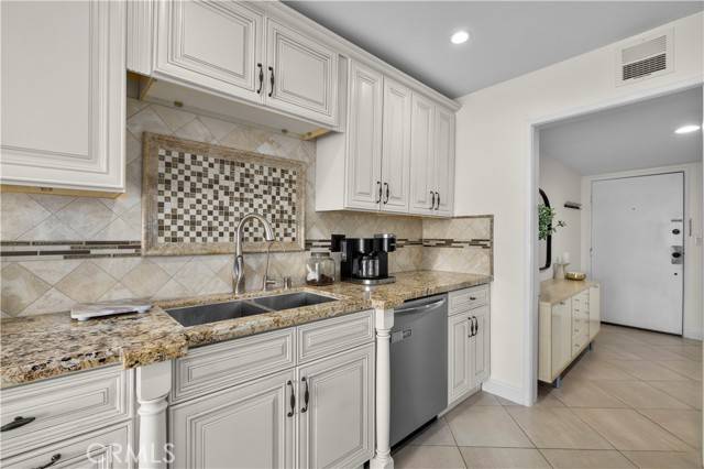 Los Angeles, CA 90025,1215 Brockton Avenue #203