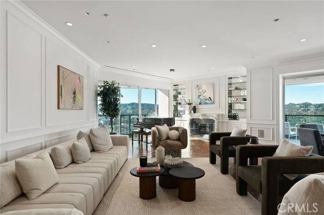 Los Angeles, CA 90024,10490 Wilshire Boulevard #2704