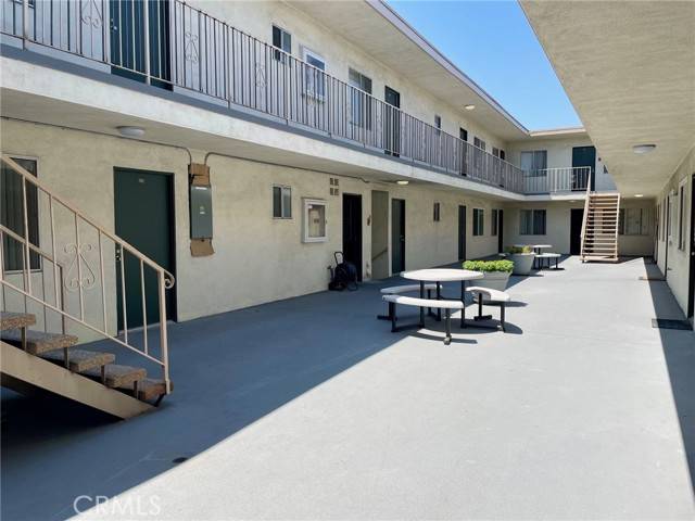 Hawthorne, CA 90250,4777 W 132nd Street #2