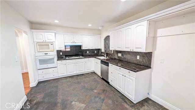 Torrance, CA 90504,18505 Van Ness Avenue