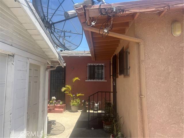 Inglewood, CA 90301,537 W Olive Street