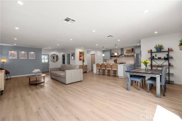 Panorama City (los Angeles), CA 91402,8054 Cedros Avenue