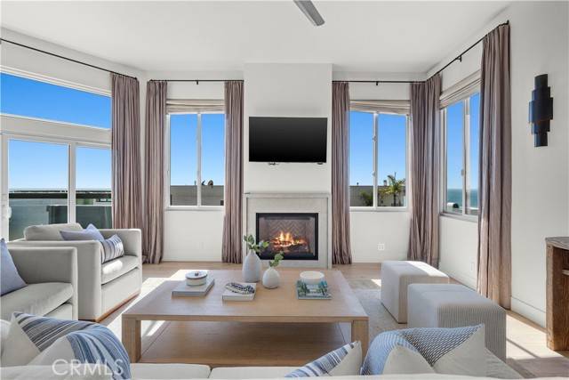 Manhattan Beach, CA 90266,2716 Highland Avenue