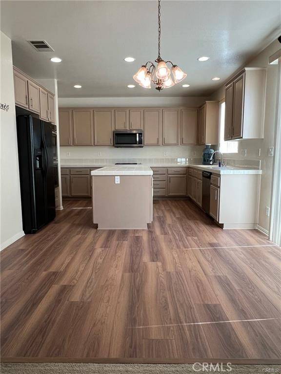 Eastvale, CA 91752,6933 Rio Grande