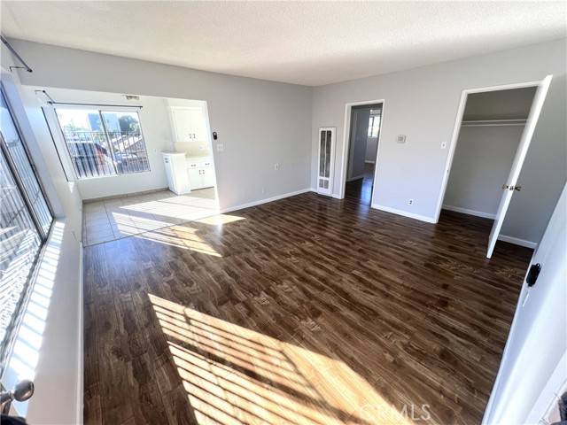 Los Angeles, CA 90044,620 W 82nd #9