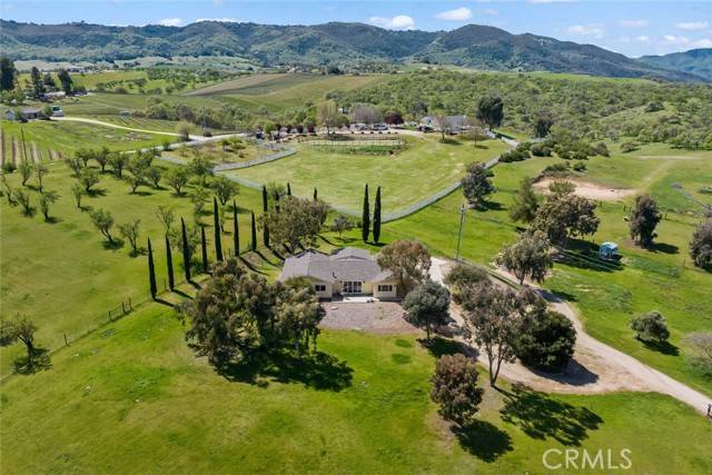 Paso Robles, CA 93446,6095 Vista Serrano Way