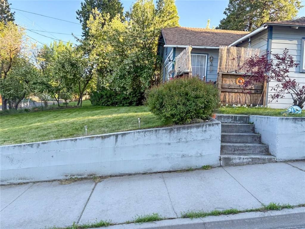 Weed, CA 96094,216 College Avenue