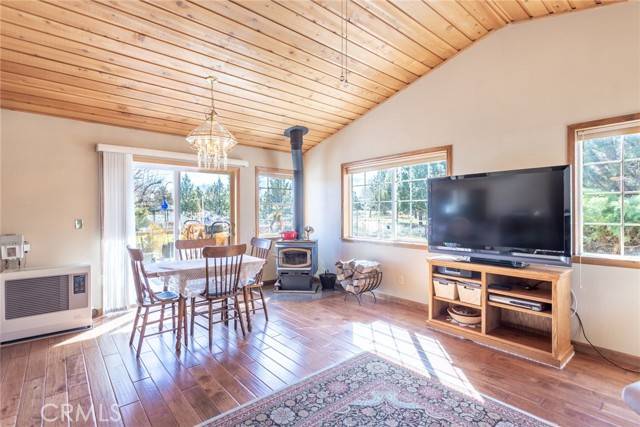 Weed, CA 96094,16834 Lake Shore Drive