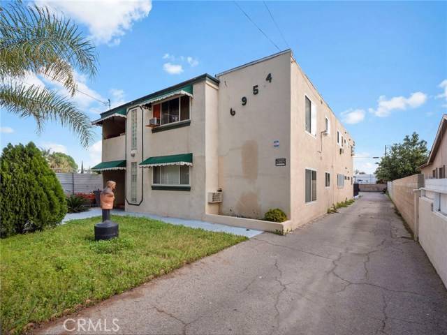 Reseda (los Angeles), CA 91335,6954 Baird Avenue