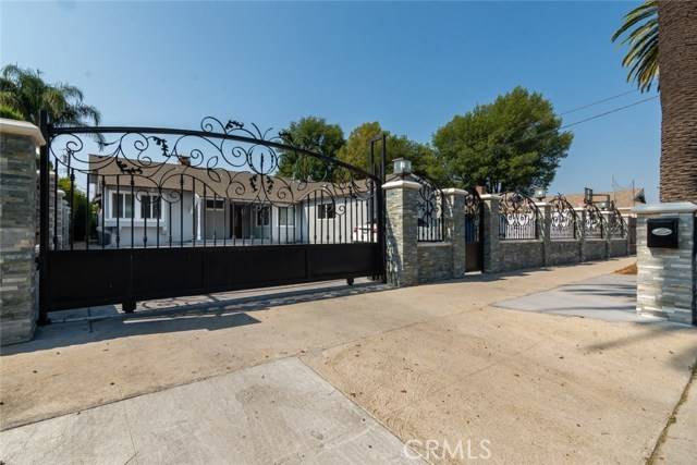 North Hills (los Angeles), CA 91343,16052 Rayen Street