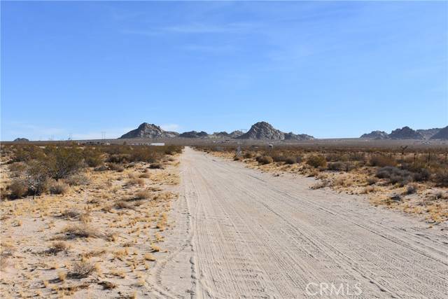 Lucerne Valley, CA 92356,1 Hobart Rd & Camp Rock