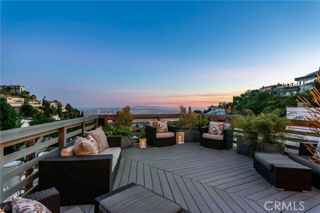 Los Angeles, CA 90069,8827 Evanview Drive