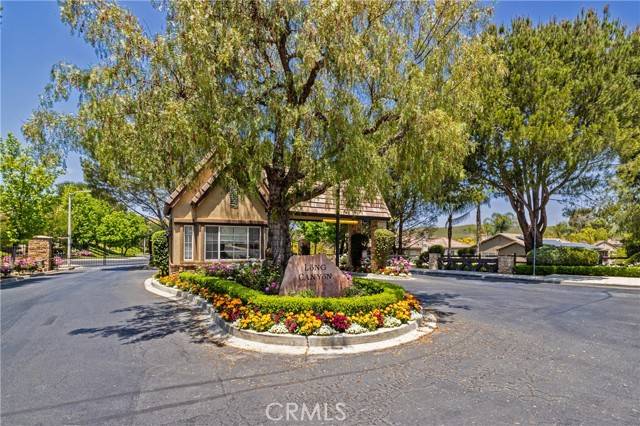 Simi Valley, CA 93065,251 Knoll Ridge Road