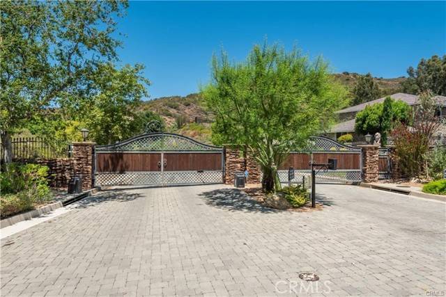 Calabasas, CA 91302,2025 DELPHINE Lane