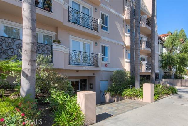 Studio City (los Angeles), CA 91604,4235 Mary Ellen Avenue #201