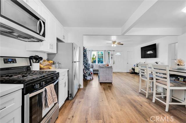 Canoga Park (los Angeles), CA 91303,22137 Gault Street