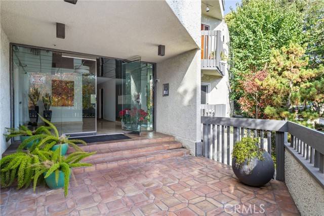 West Hollywood, CA 90069,8577 Rugby Drive #101