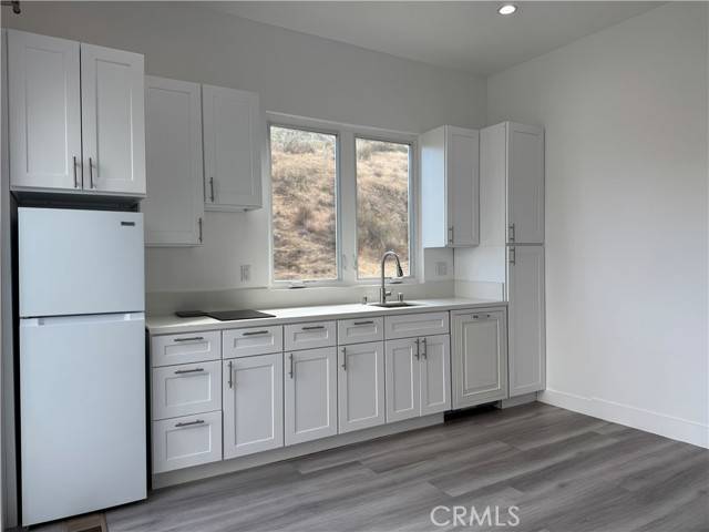 Simi Valley, CA 93063,988 Alta Vista Road