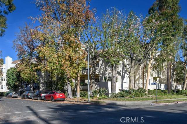 Sherman Oaks, CA 91401,5420 Sylmar Avenue #202