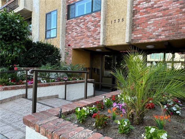 Los Angeles, CA 90046,1735 N Fuller Avenue #425